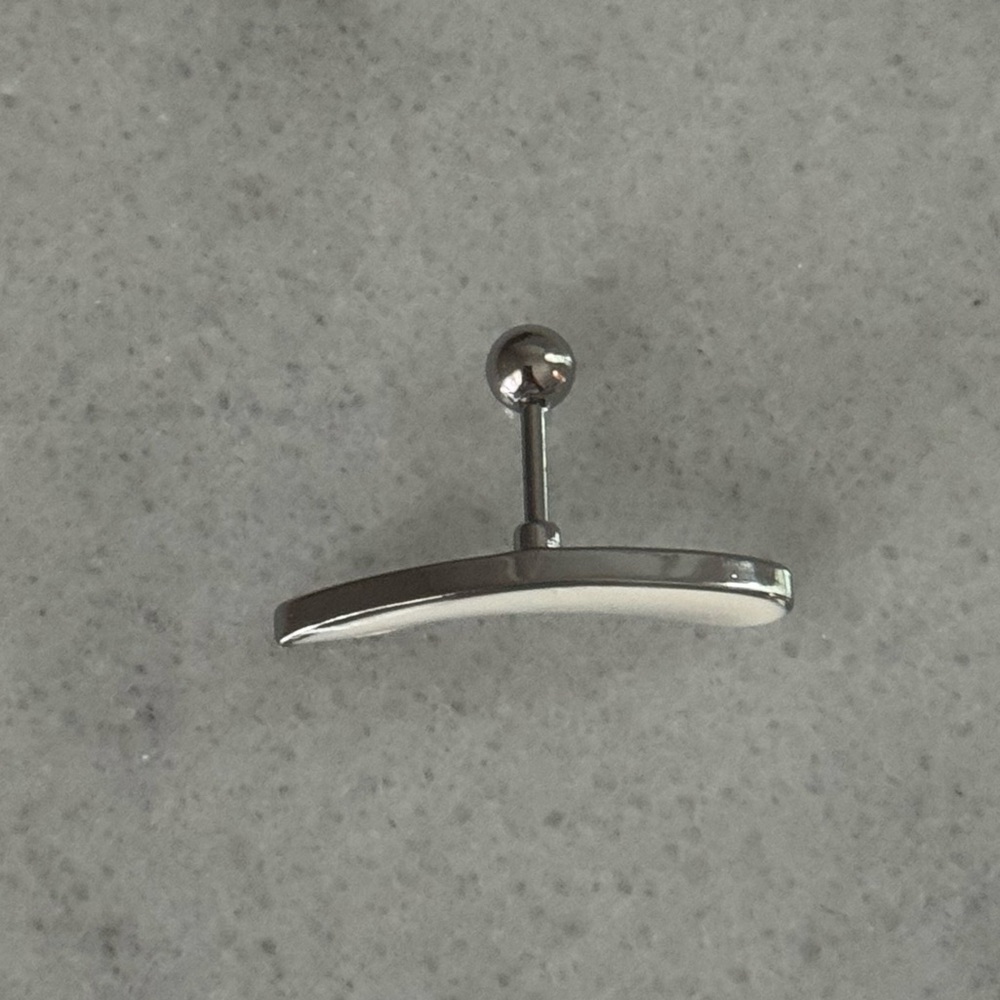 Silver White Arch Large Cartilage Statement Earring
Brand New - Picture 4 of 4